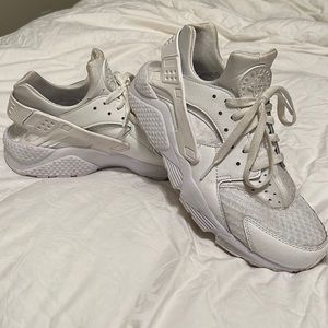 Nike Air Huarache Shoes (white)